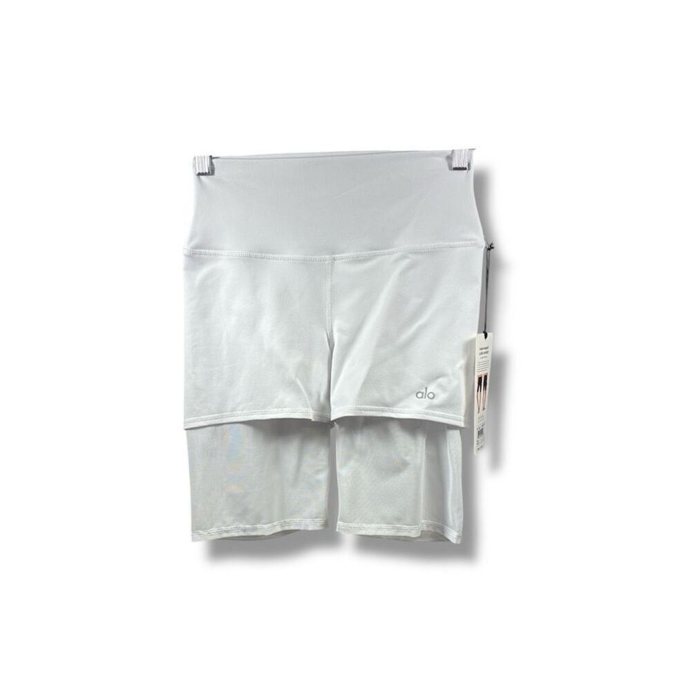 ALO Yoga NWT High Waist Lush Short Double Trouble in White Size S